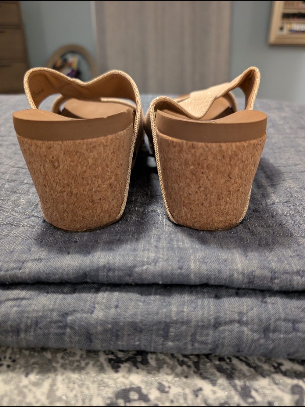 Corkys Gold Glitter Canvas Knotted Slide Sandals - Picture 4 of 4
